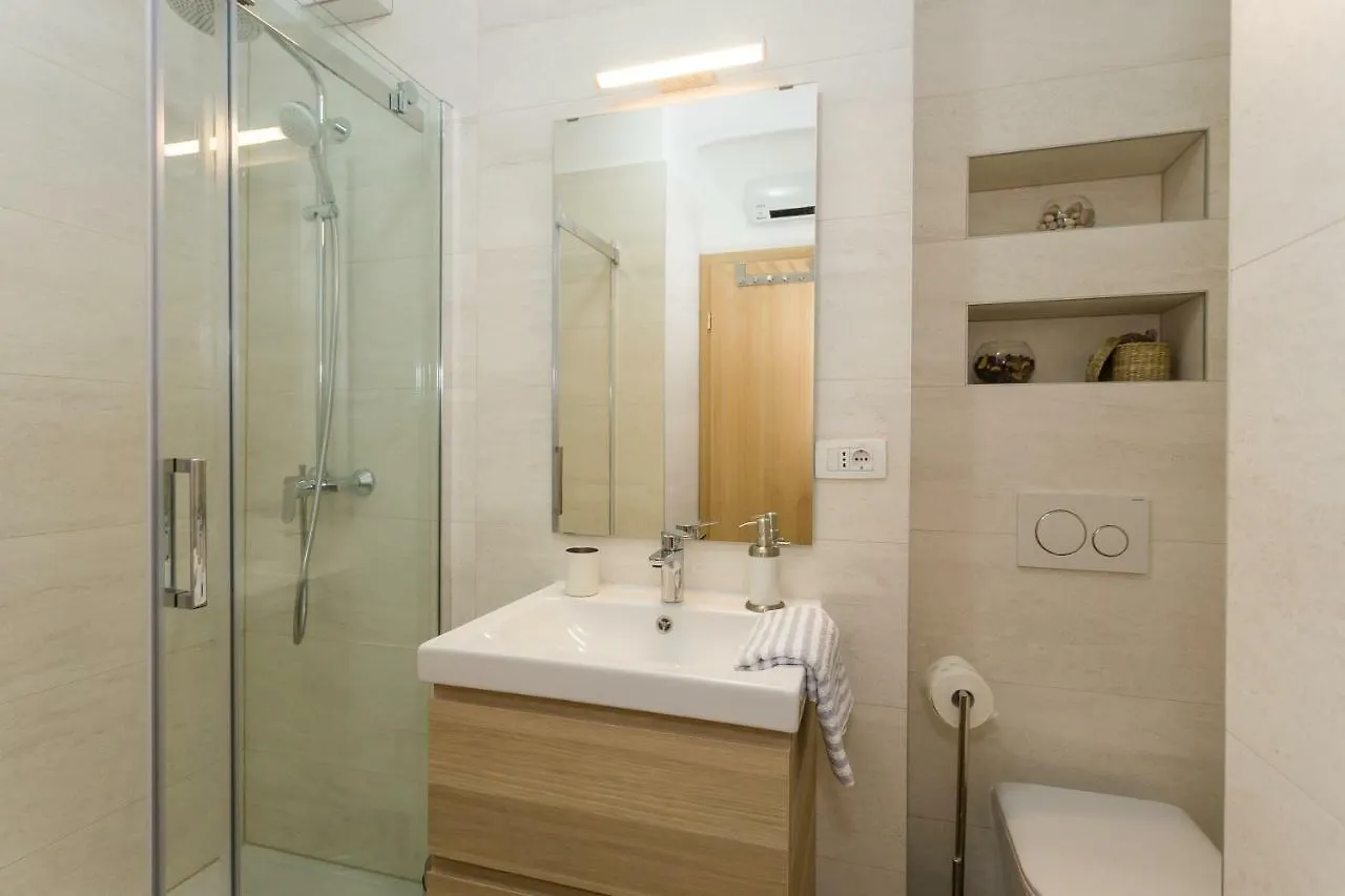 La Perla Apartment Split
